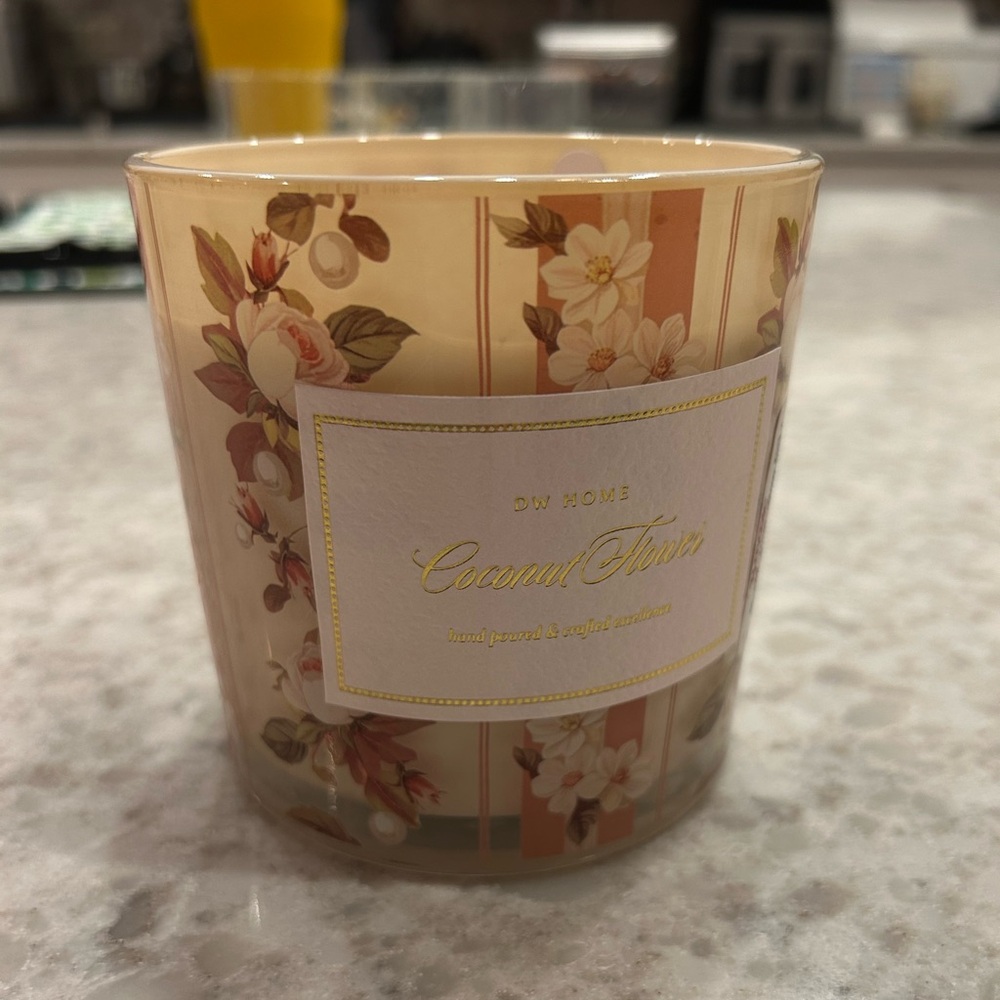“New” DW Home Coconut Flower 13.2 oz Candle with wood wick